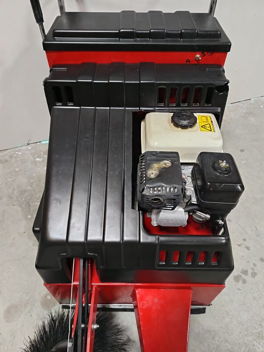 Бензинова метачна машина