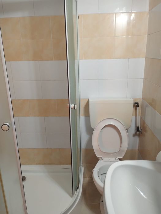 Închiriez garsonieră