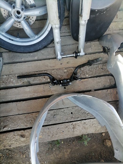 Части за aprilia scarabeo