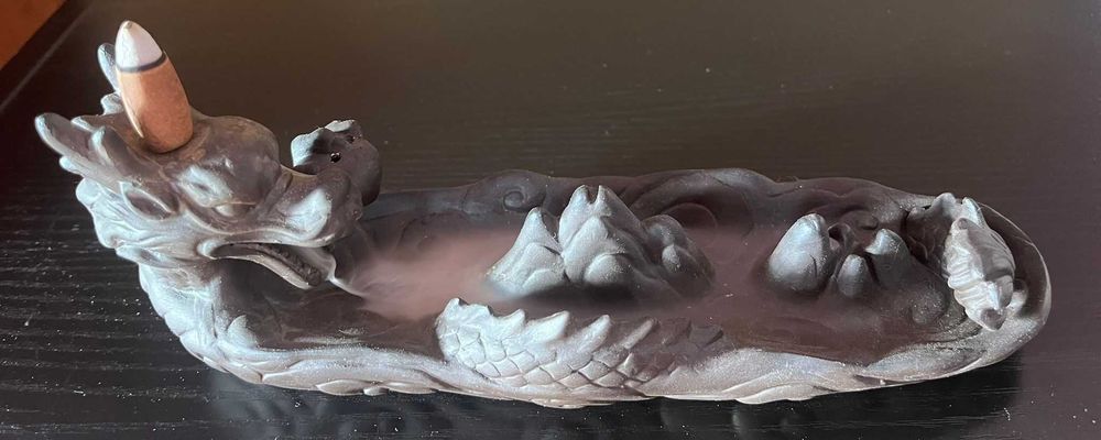 Dragon ceramică aromaterapie cu conuri.