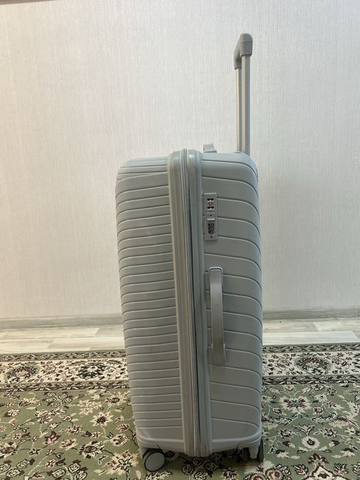 Продам чемодан в хорошем состоянии