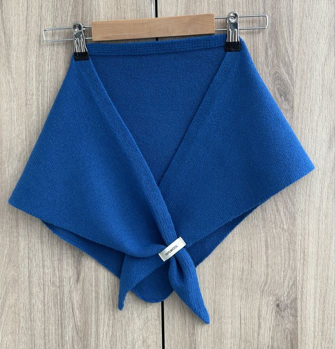 Esarfa triunghiulara, albastra, din lana 100%