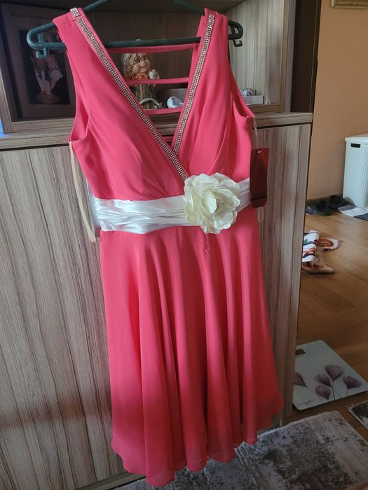 Rochie ocazie,nu a fost purtată niciodată