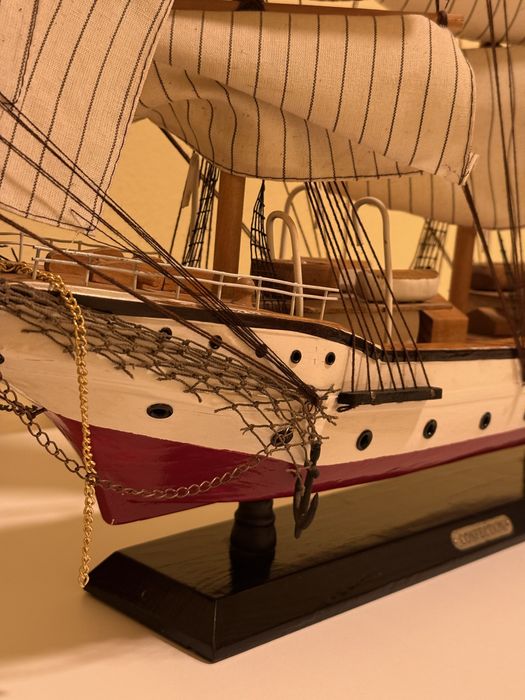 Decor corabie confectionata manual din lemn