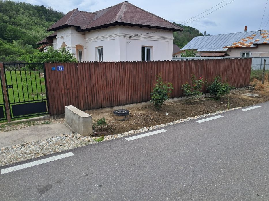 Se vinde CASA SI TEREN