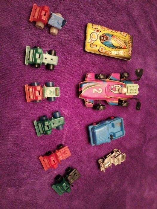 Игрушки, машинки, человечки