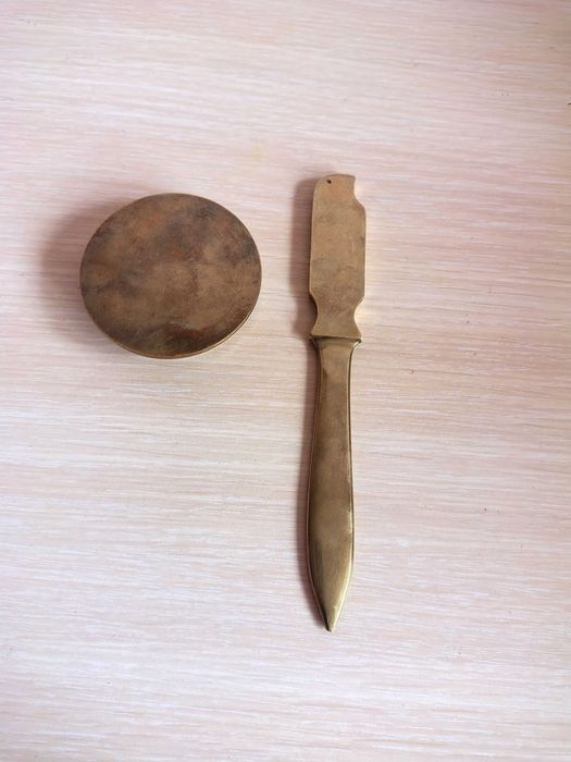 Страхотен Бронзов Комплект За Бюро Нож И Притисквач