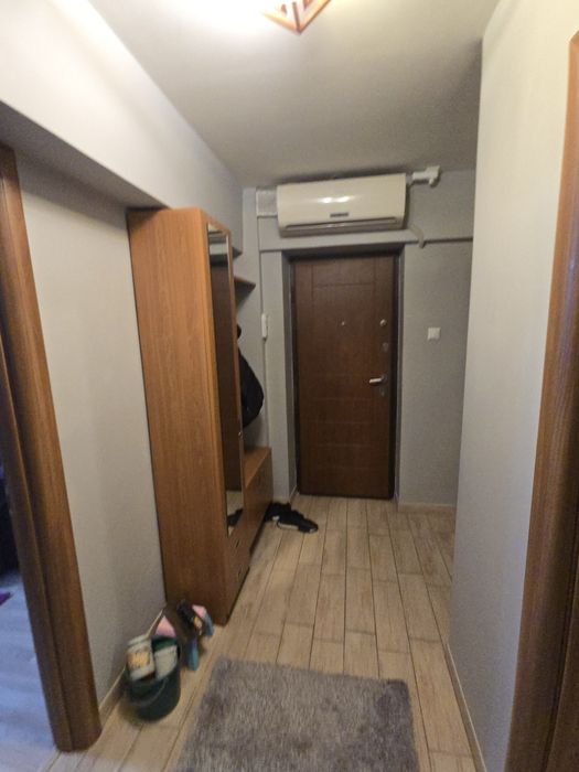 Apartament cu 3 camere de închiriat
