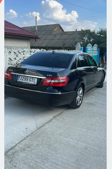 Vând Mercedes E Class