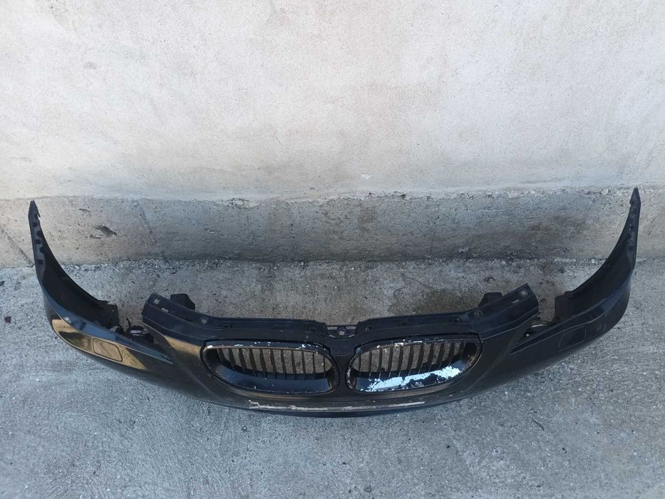предна броня за бмв Е60 Е61 с масла решетки / бъбреци / халогени BMW E60 E61
