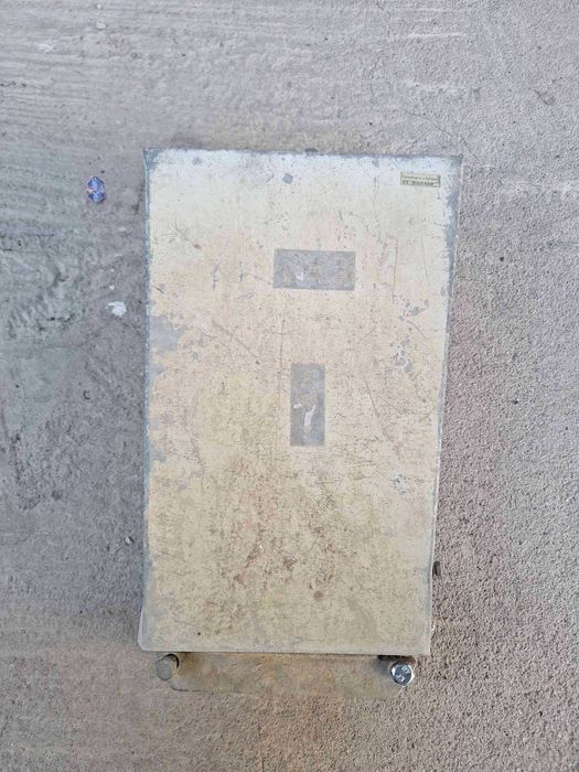 Кутия алуминиева за външен монтаж подходяща за трифазен ток