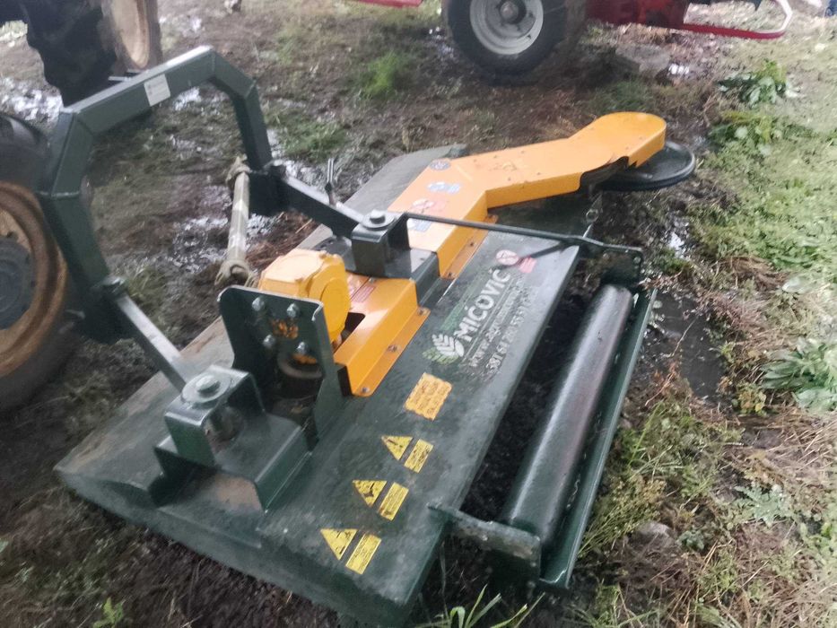 Дробилка за клони, отклоняваща косачка за трактор