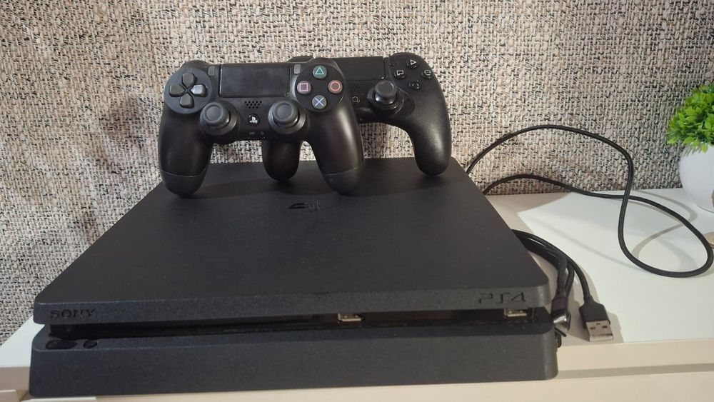 Продам playstation 4 slim