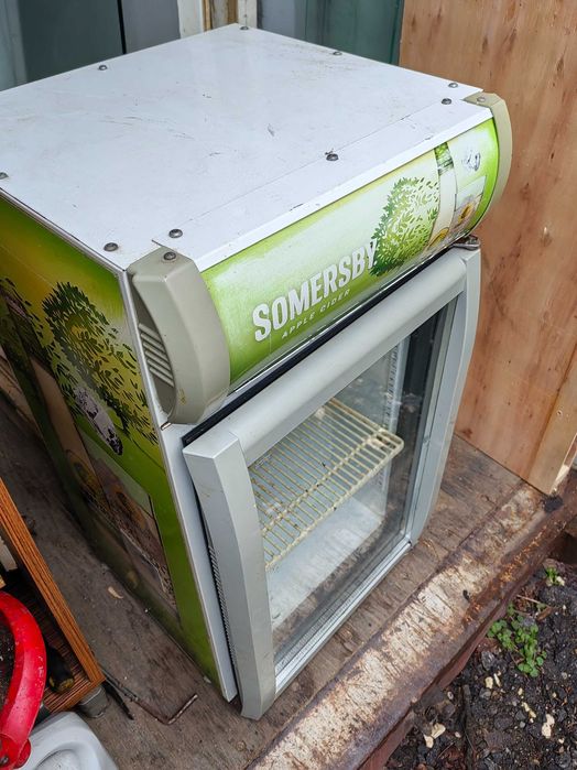 Хладилна витрина малка