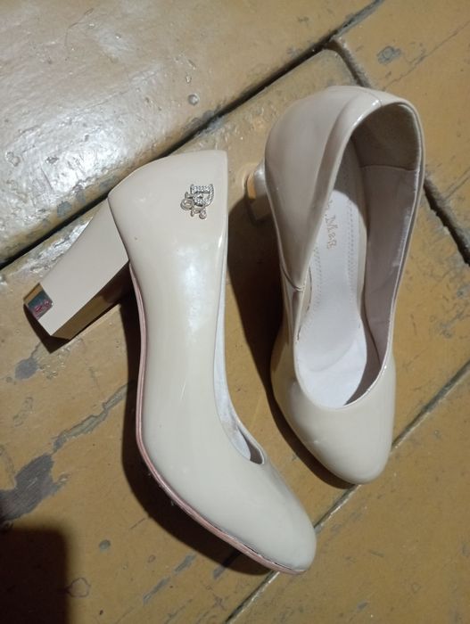 продам туфли на каблуках и лора пиана