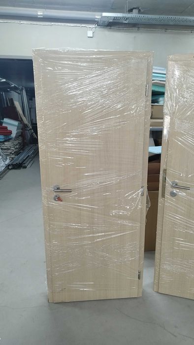 Интериорни Врати с каса и первази използвана 76/200см дясни 5бр
