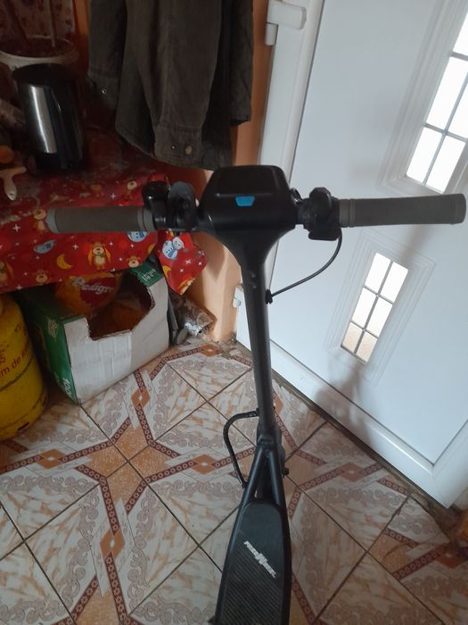 Vand trotineta electrica cu acte și garanție