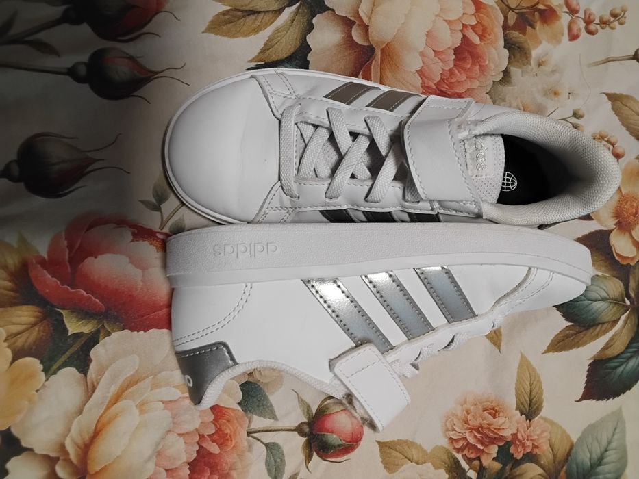 Детски маратонки ADIDAS.