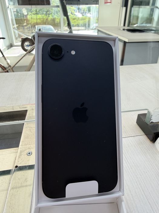Vând iPhone 16E Black 128GB, stare impecabilă – nou, nefolosit