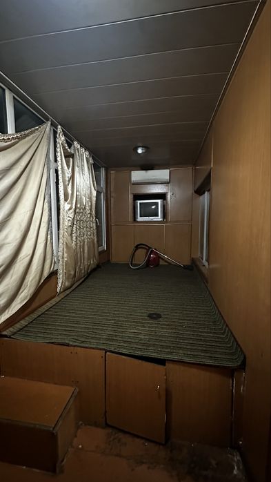 Konditsioner Kir moshina Gaz plita Shkaf va Krovatla stulla sotiladi