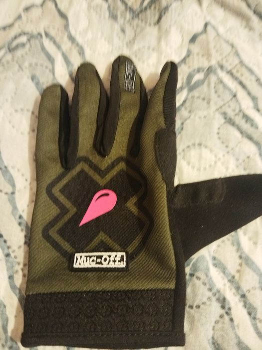 Чисто нови!!! Ръкавици