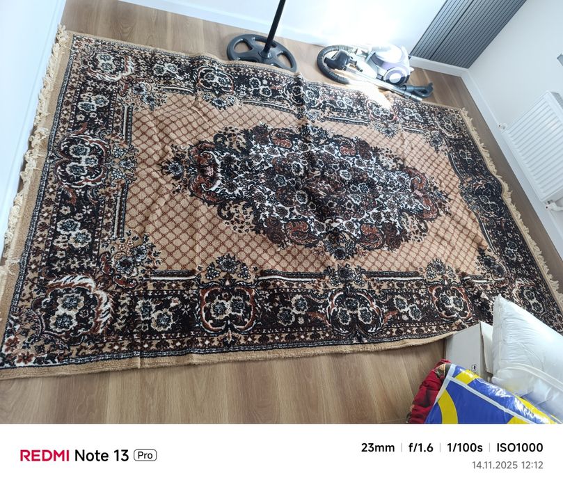 Продам ковер размер 2.80×1.80 в отличном состоянии после химчистки.