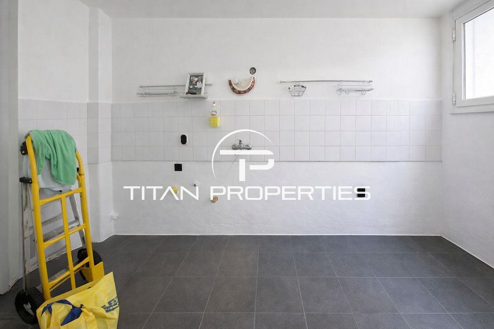 Продава се Тристаен апартамент в Пловдив, Център - 72 кв.м за 2528 €/кв.м - Снимка #4