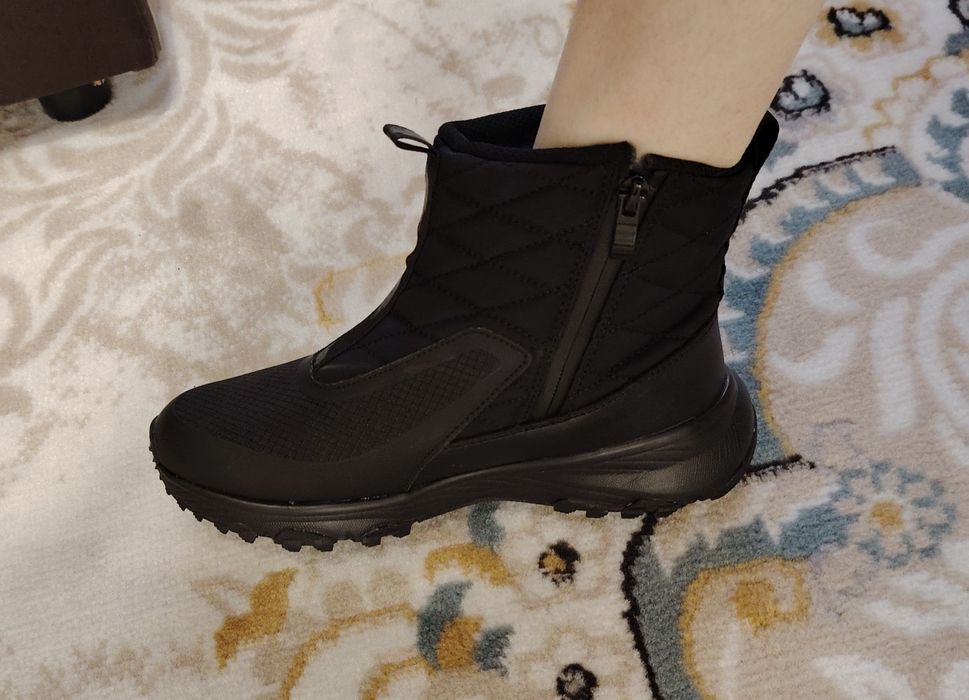 Продам новые дутики ботинки