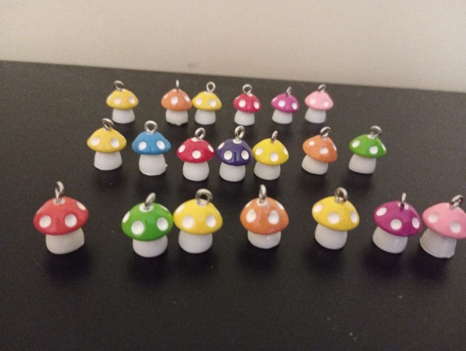 Ръчна изработка на обеци с различни висулки и елементии