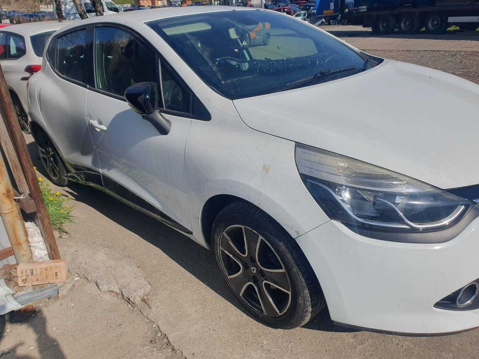 Dezmembrez Renault Clio 0.9 TCE 2013