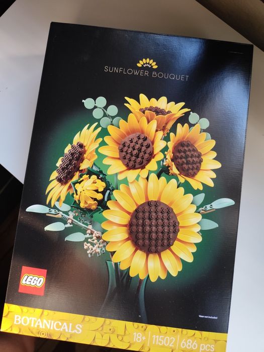 НОВО неотваряно LEGO Botanical Sunflower Bouquet 18+