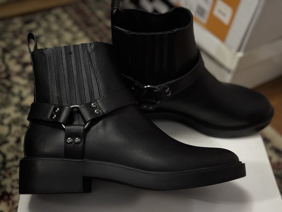 Ботинки женские  DIVIDED натуральная кожа стиль казачки