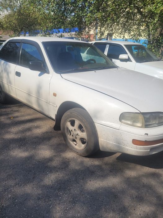 Тайота камри 2.2литра.