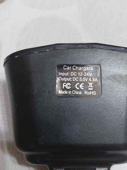 Блуутут зарядно за слушане на музика през радиото