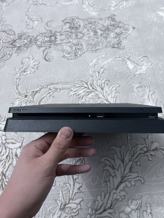 Plastation 4 slim 1Tb