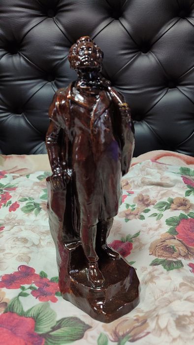 Пушкин статуэтка гипсовая продам