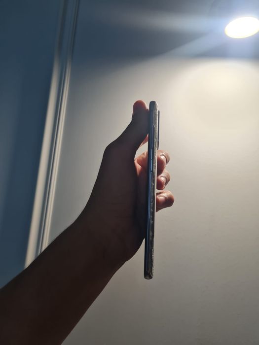 Samsung s20 в идеальном состоянии!
