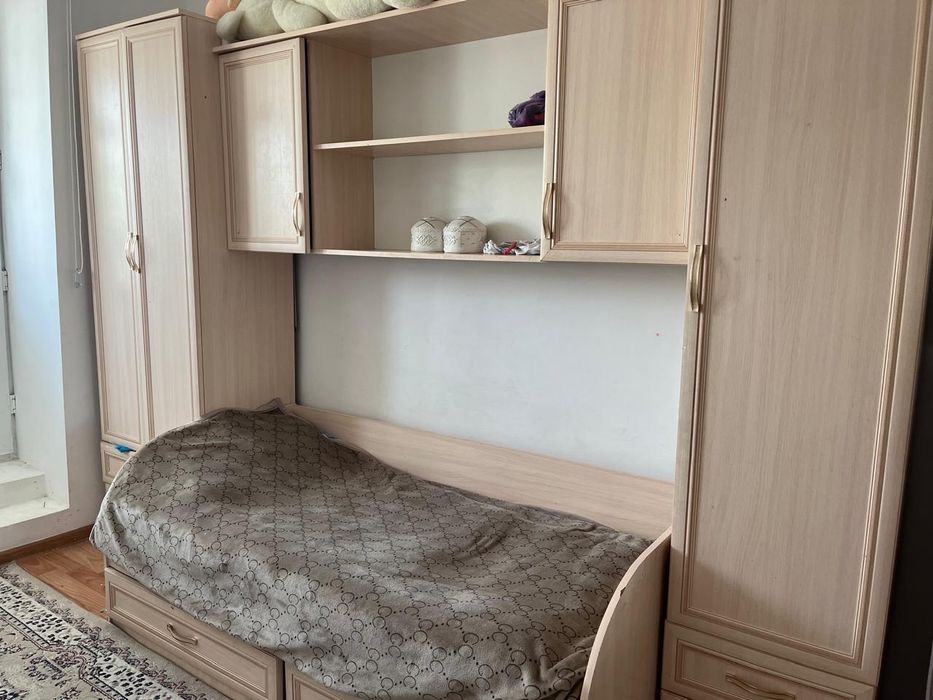 Кровать и комплект