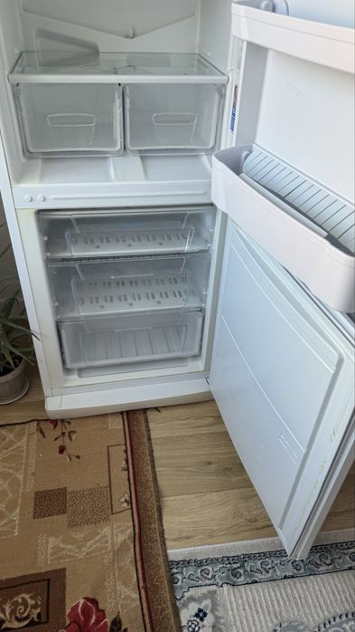 Холодильник indesit