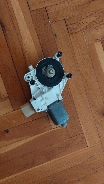 BMW E91 Facelift Стъклоповдигащ механизъм (ПРЕДЕН ЛЯВ) + ел. мотор