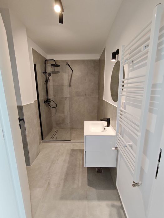 Inchiriez apartament Floresti