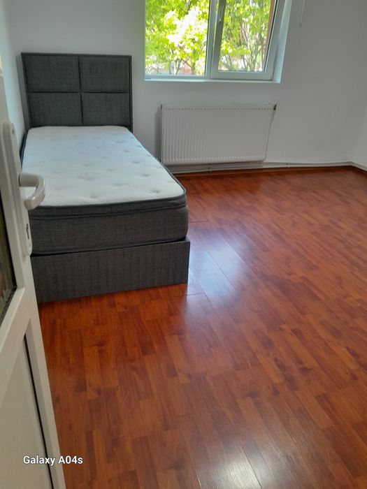 Închiriez apartament în vila