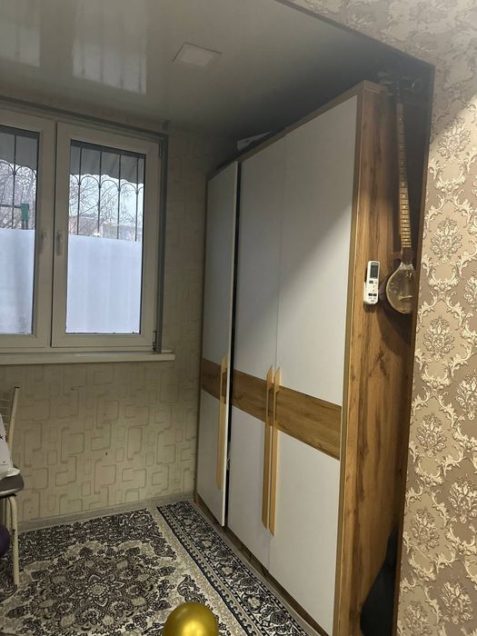 Учтепа 22 кв 2 ком квартира сотилади, 4 этажли домни,  1 этажи