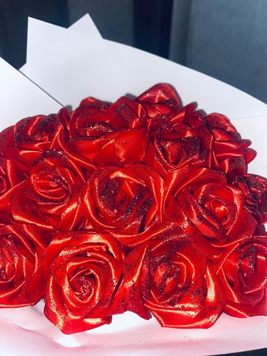 Букет из атласных роз