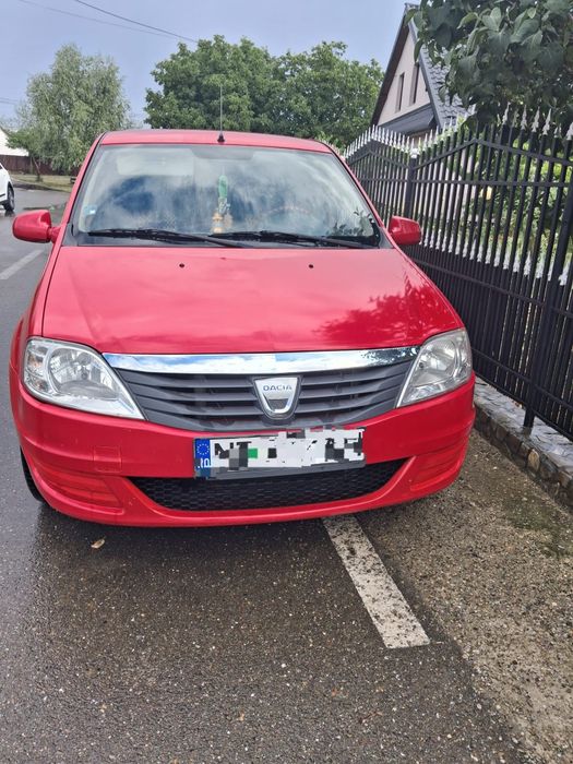 Vând Dacia Logan