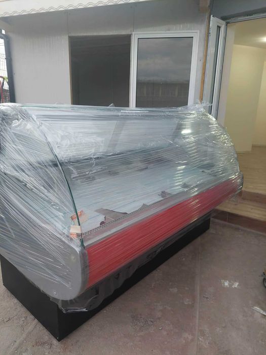 Продавам хладилна витрина