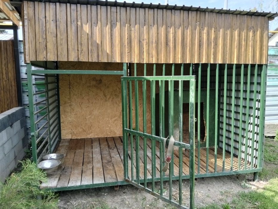 Продааам  вольер