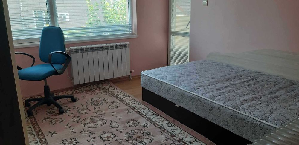 Дава се под наем Тристаен апартамент в Търговище, Център - 100 кв.м за 306 € - Снимка #3