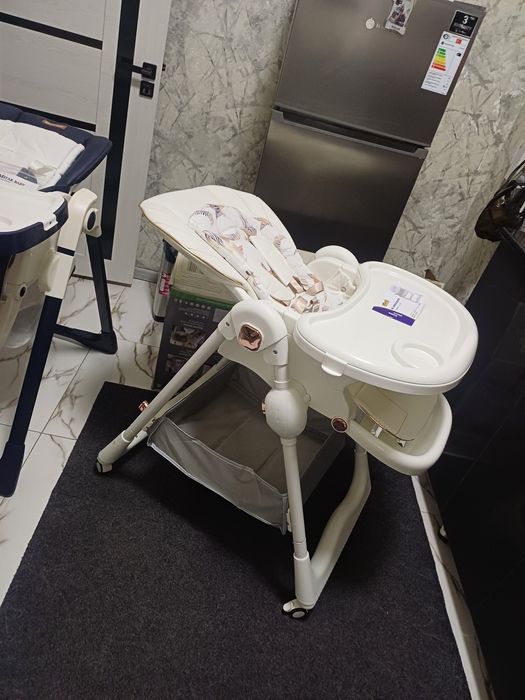 Продаётся фирменный кормления стульчики