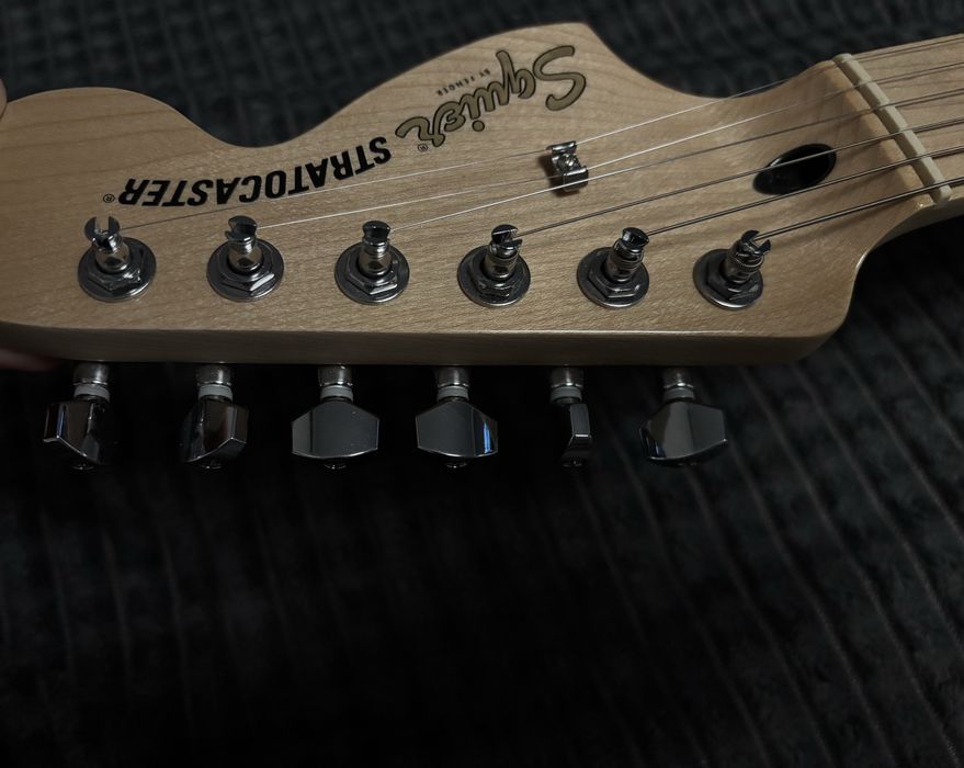 Электрогитара Fender Squier Stratocaster